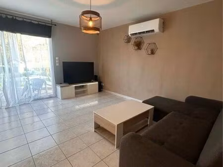 maison familiale 90 m' sur terrain de 875 m2 - garage isolé  climatiseur & sécurité  à 2 m