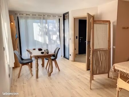 à louer à charvonnex  bureau/cabinet professionnel de 30m2 récemment rénové  en excellent 