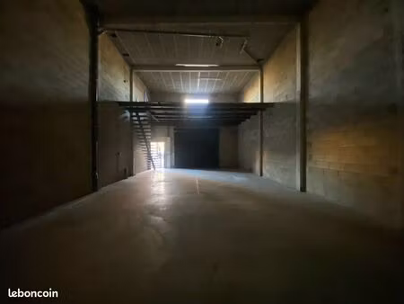 entrepôt / hangar stockage