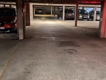 ? place de parking sécurisée en sous-sol
