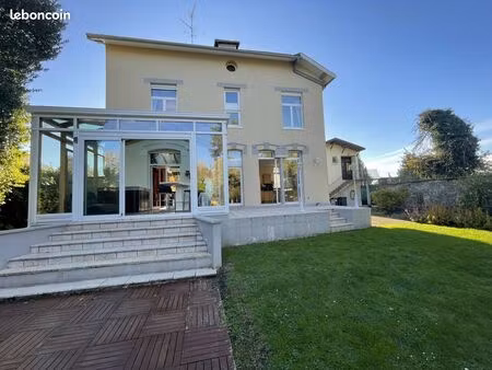 propriété 10 pièces 337 m²