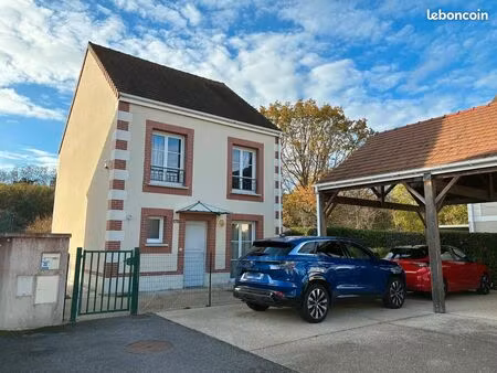 maison individuelle 5p – 107 m² – piscine – salle de cinéma – vue forêt
