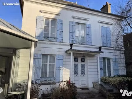 maison 8 pièces 163 m²