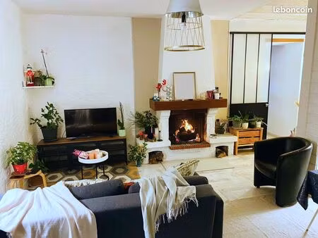 maison familiale de caractère – 171 m² – 9 pièces – 6 chambres – cœur de bourg riaillé