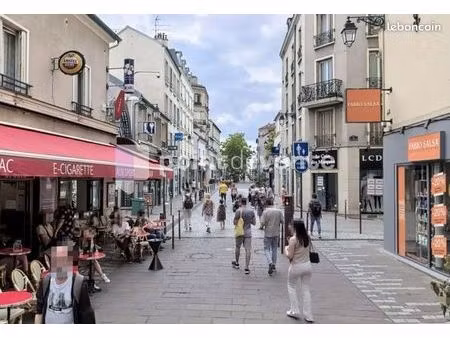 commerce habillement/textile 115 m²