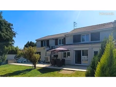 juilly 77230 / 165 m2 avec studio 35 m2 indépendant pmr