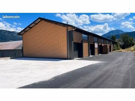 entrepôt de 675 m2 divisible secteur bauges
