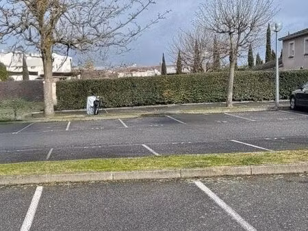 place de parking sécurisée