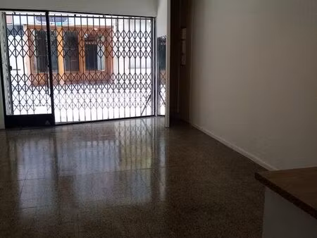 local commercial plein centre bon état