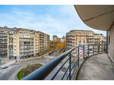 appartement rénové 2 chambres avec terrasse et vue dégagée