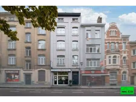 maison de maître avec rez-de-chaussée commerciale