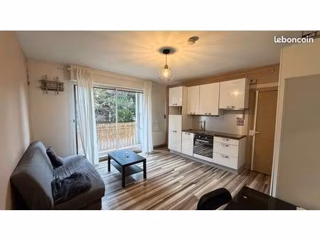 studio meublé avec balcon