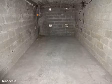 garage / parking / box à louer le pont de claix