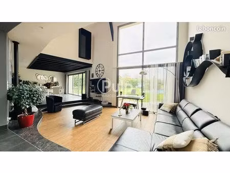 pavillon 7 pièces 215 m²