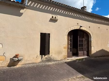 immeuble 1650 euros / par mois fort potentiel