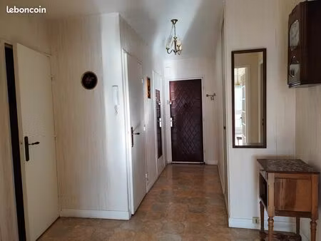 appartement lumineux  4 pièces  2 chambres  possibilité 3