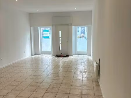 local commercial 60m2