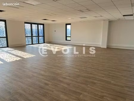 bureaux 168 m²
