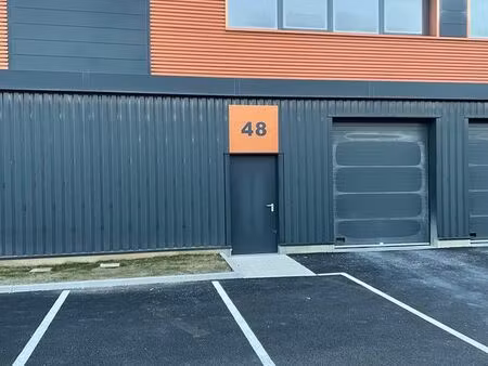 local artisanal 152m²- 38300