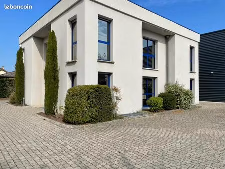 local industriel 1 506 m² + 450 m² de bureaux – villette-d’anthon (38)