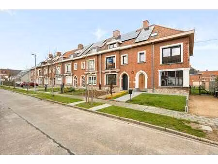 maison économe en énergie avec 3 chambres et jardin avec ac