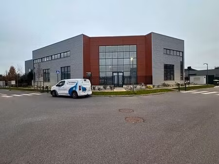 entrepôt avec bureaux et mezzanine 62m2