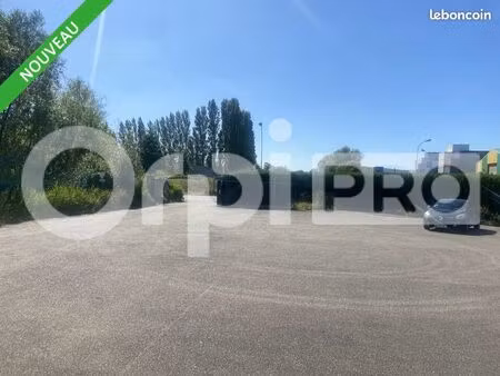 local d'activité 930 m²