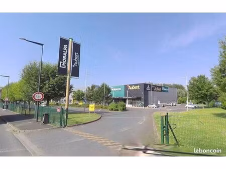 boutique 375 m² claye souilly