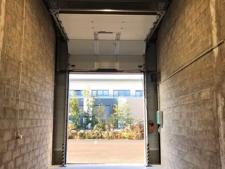 local de stockage 42m2 à val d'europe proche a4