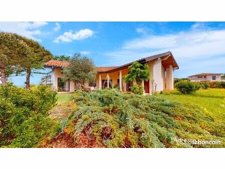 propriété 6 pièces 211 m²