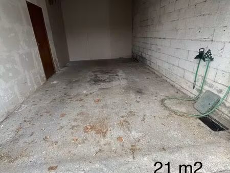 parking/box 1 pièce 21 m²