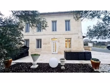 maison 8 pièces 285 m²