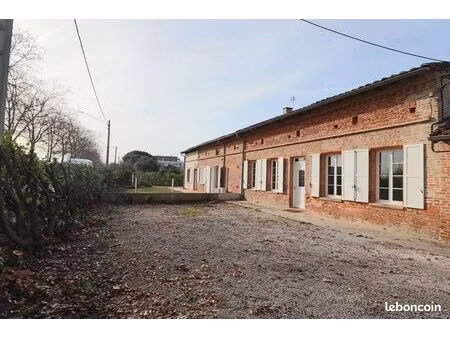 ensemble 420m² protégé 1100m² de terrain