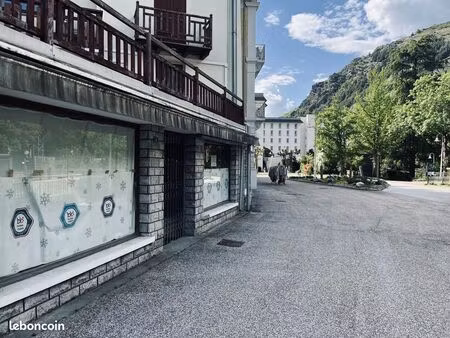 pas de porte à céder - possibilité d'acquérir les murs commerciaux