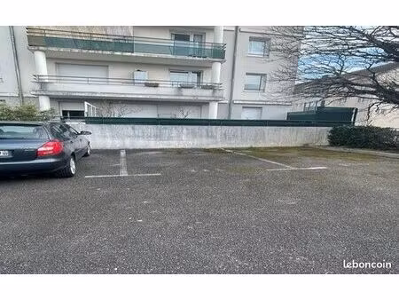 parking 15m2 a louer
