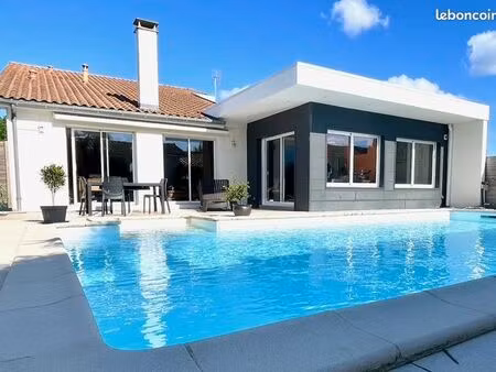 propriété 183m2 sur terrain paysagé 922m2 + 55m2 garage + piscine au sel. 4 chambres suite