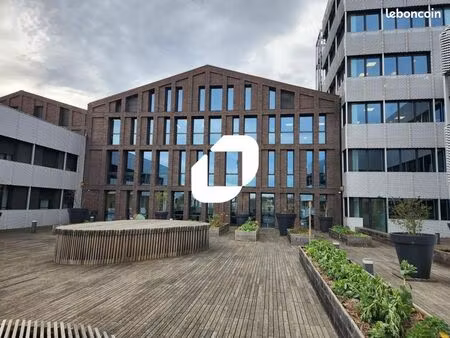 local commercial 2 082 m²