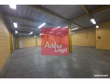 local d'activite 965 m² riom