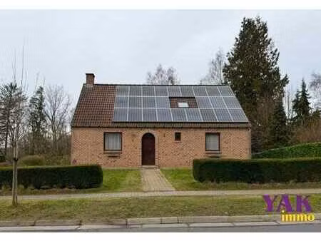 superbe villa avec jardin  double garage et parking