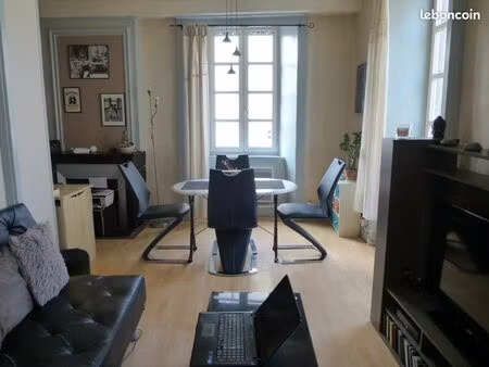 riom centre : bel f2 lumineux tres bon etat