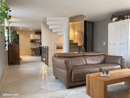 maison familiale rénovée avec toit terrasse et vue panoramique – messimy centre