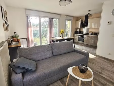 appartement t3 avec balcon  métro valmy