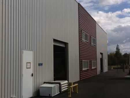 local 286 m² beychac-et-caillau