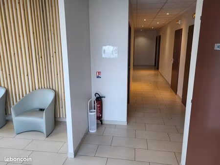 cabinet à louer dans centre de santé monte cristo