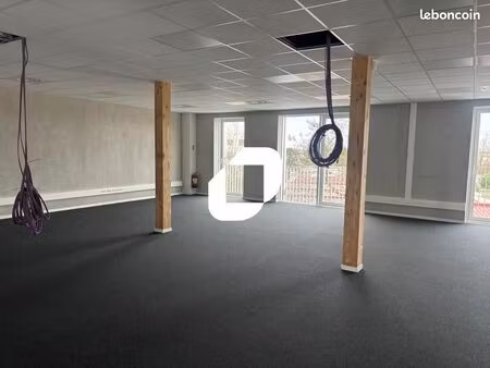 bureau 4 809 m²