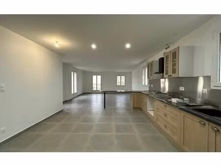 location maison  m² t-5 à balanzac  1 215 €