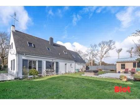 grande maison familiale - 6 ch - beau terrain avec piscine