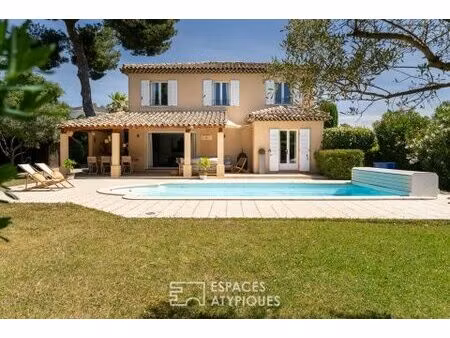 bastide provençale avec terrain et piscine