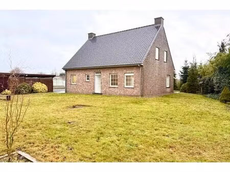 villa met tuin en carport te huur in kruishoutem - kruisem. 3 slaapkamers