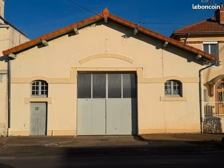 hangar - environ 120 m²